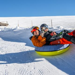 Abseits der Piste_Snowtubing_Falkert_Heidi-Alm_Familie_Nockberge_Winter © Christoph Rossmann_MBN Tourismus (5) Abseits der Piste_Snowtubing_Falkert_Heidi-Alm_Familie_Nockberge_Winter © Christoph Rossmann_MBN Tourismus (5)